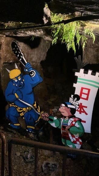 842