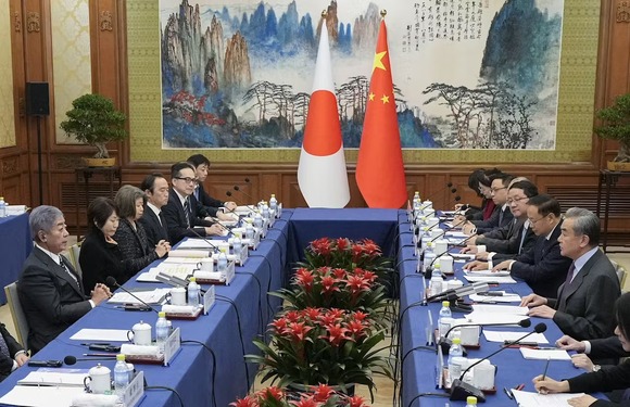 中国人向け10年観光ビザを新設！岩屋外相、北京で表明
