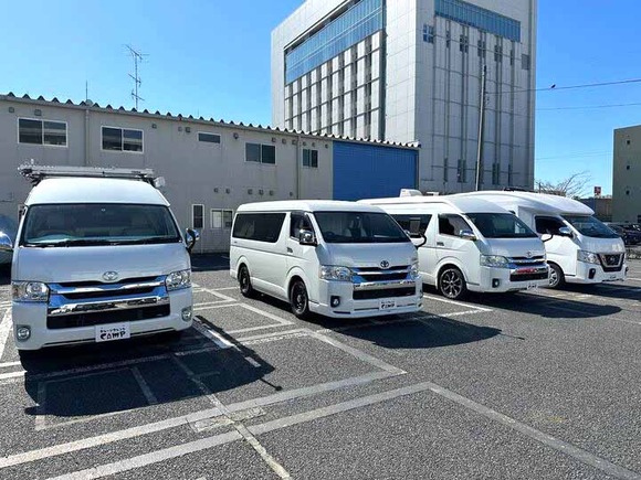 【朗報】横浜にキャンピングカー専門店オープン！ハイエースなど並ぶ