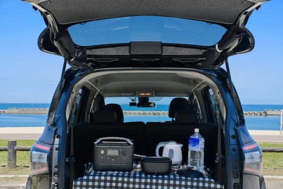 ワイおっさんj民(40)、軽自動車で車中泊旅行中