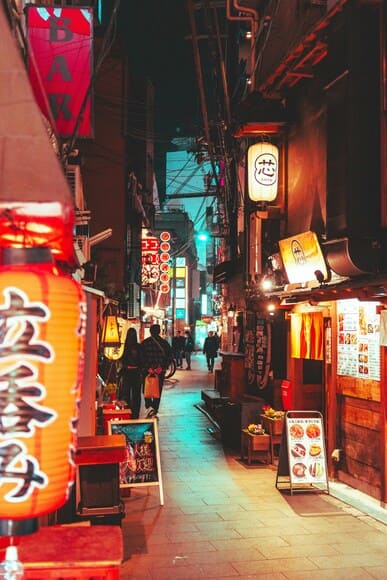 ワイ「一人旅行こ！！ほーんこんな名所があるんか…」