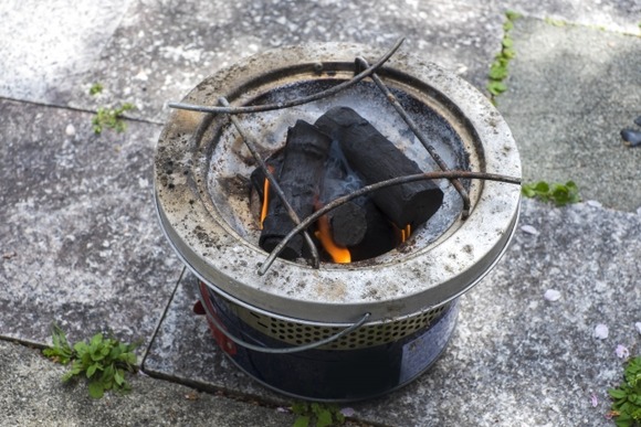 庭で七輪つかって魚焼いたら常識ない？