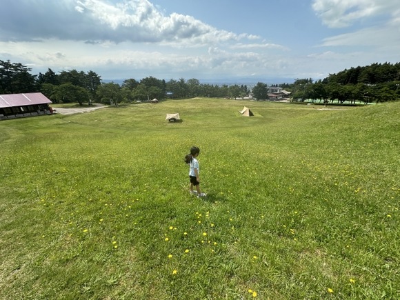 キャンプで就寝中に2段ベッドから転落…小5男児が意識不明