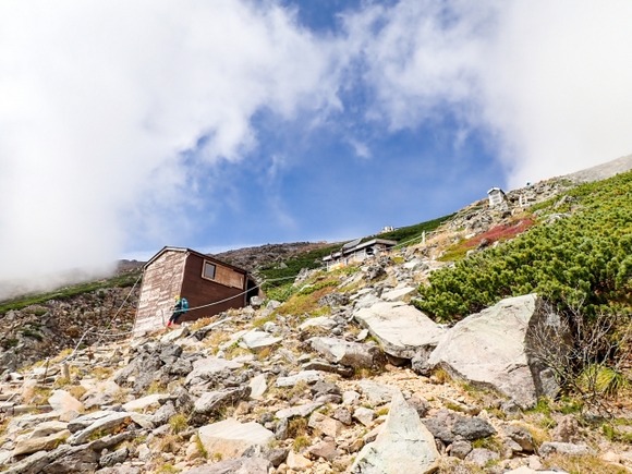 【画像】2014年に噴火した御嶽山のシェルター、ガチでヤバイ
