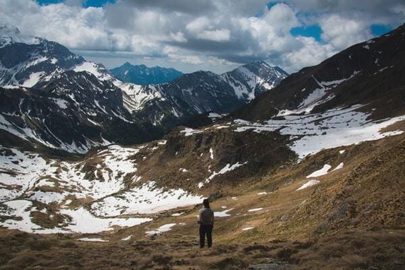 山で挨拶するのようわからんわ…意義がない悪しき慣習