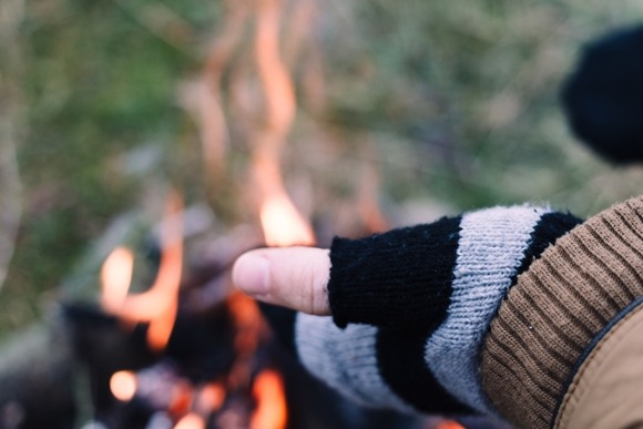 【画像】チー牛のアウター、薄すぎる