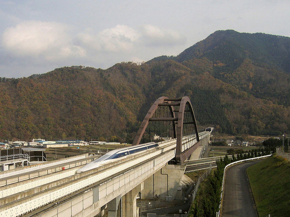 小形山架道橋。