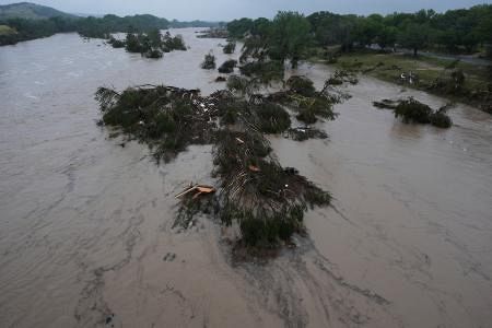 米テキサス州で洪水、24人死亡…キャンプ中の少女二十数人が不明