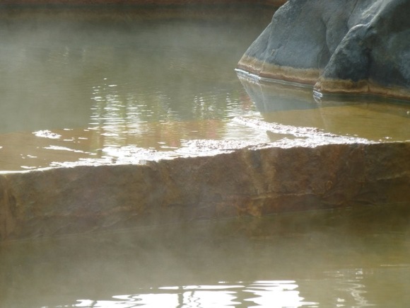 【悲報】温泉旅館さん、お湯を年２回しか換えてない事がバレて炎上