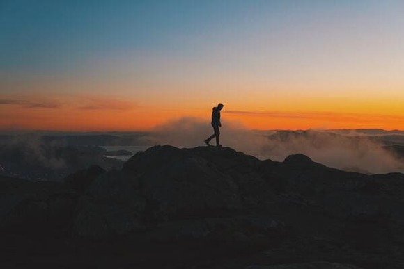 daniel-fatnes-eBPA2UJ_sOo-unsplash (1)