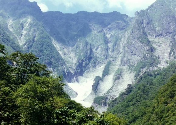 谷川岳の死者数＞世界の8,000m級の14山の合計死者数（過去90年間）