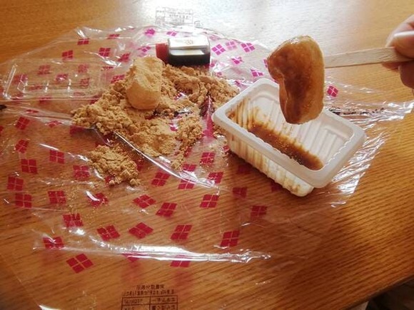 【画像】いまから「桔梗信玄餅」食べる