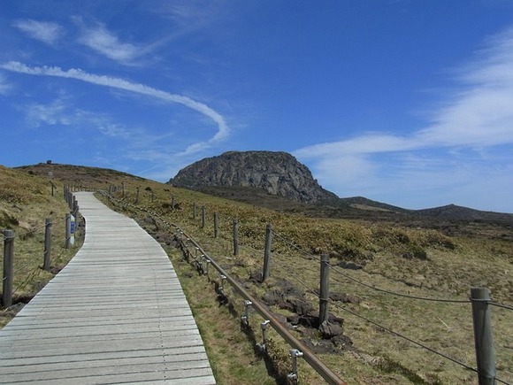 韓国「中国人は一体どうして…」今度は漢拏山の登山道で“排便”、衝撃広がる