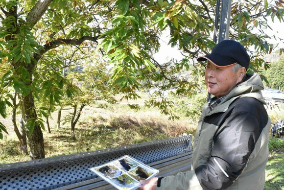 バス停に座り込む熊…人間を怖がらない　崩れた「クマとマタギ」の関係　76歳の嘆き