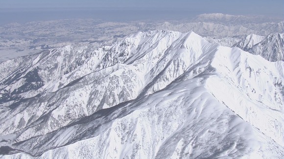 スキー場のコース外でスノーボードのカナダ国籍の39歳女性　滝つぼに転落し死亡　新潟・南魚沼市