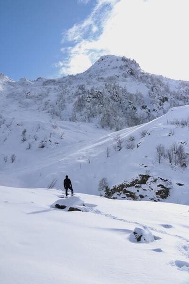 【画像】誰もいなかったはずの雪洞に登山者がいるように見えて背筋が凍った