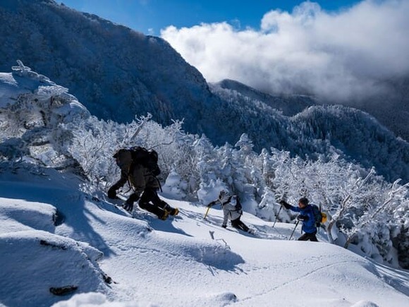 登山靴買いに行こうと思ってるんだけど、石井スポーツか好日山荘かで迷ってます