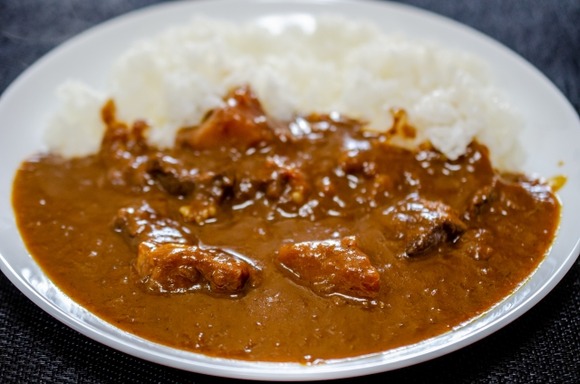 【画像】おっさんやけどカレーつくったー！