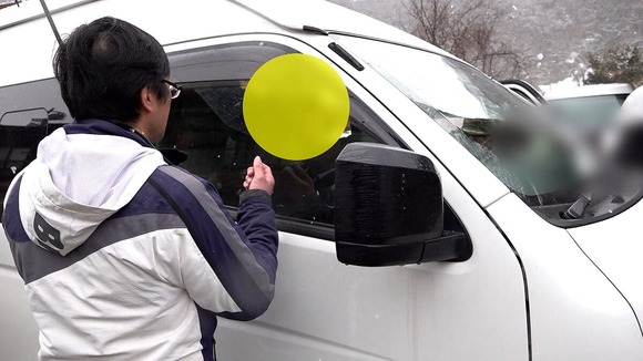 白川郷で白タク行為を行う白いハイエース、地元から白い目