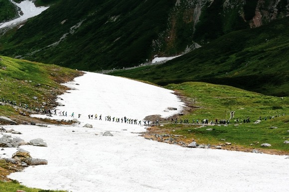 汗まみれのなか高いダウンを着るのに抵抗感があります