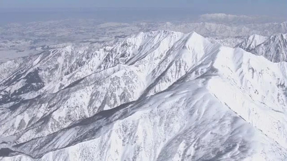 コース外で滑走していたスノーボーダー（76）が窒息死