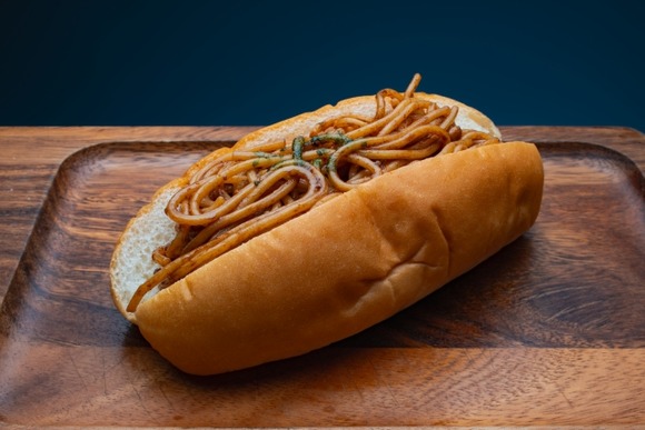 【画像】ラ・ムーの焼きそばパン、レベチｗｗｗｗｗｗｗｗｗｗｗｗｗｗｗｗ