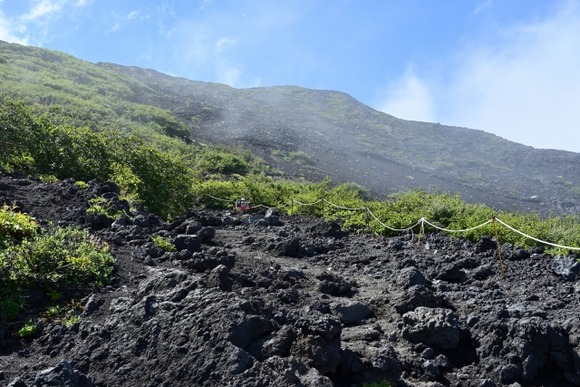 【富士山】来年から静岡側も入山規制で入山料徴収するらしいな