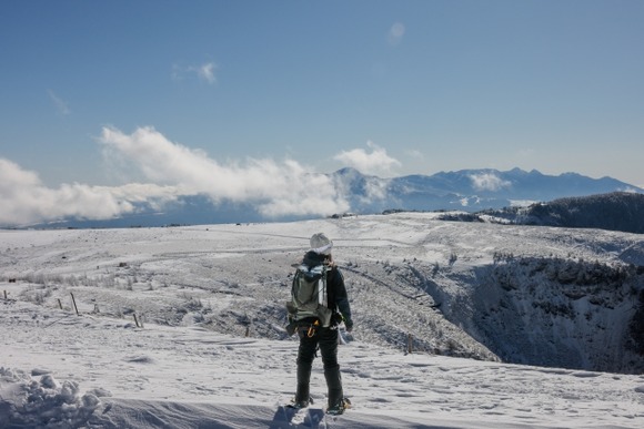ニユクロの「シームレスダウンパーカー」で1200メートル冬山登山はいけますか？