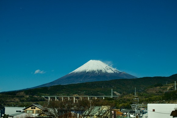 ワイ「富士山の自販機は高い」 バカ「輸送費が～人件費が～」