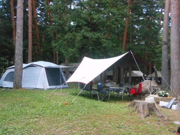 キャンプ飯←食材はスーパーで買う、鍋は持ち込み、火はガスンコロで点火