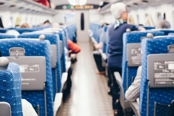 【新幹線】「自由席」に座れず、約3時間「立ちっぱなし」でした…座っている人と同じ料金を払っているのに「不公平」ではありませんか？