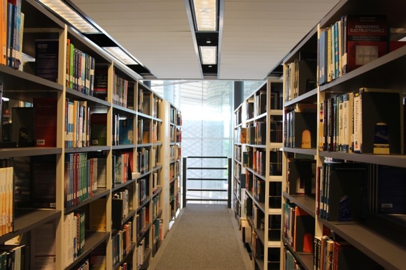 旅行で図書館巡りとか普通にやるよな？