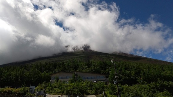 【富士山】「低体温症になりますよ」「大丈夫」「絶対大丈夫じゃない!」←これ