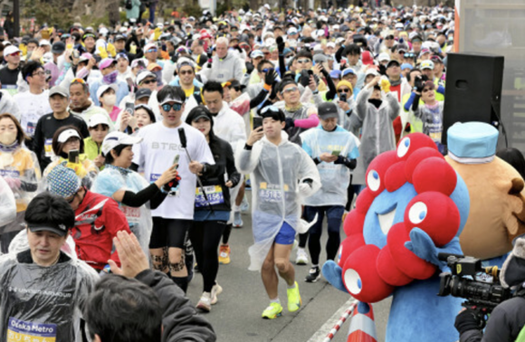 62歳・山中伸弥さん、大阪マラソン3時間22分で完走！ 「京都大iPS細胞研究所」の名誉所長