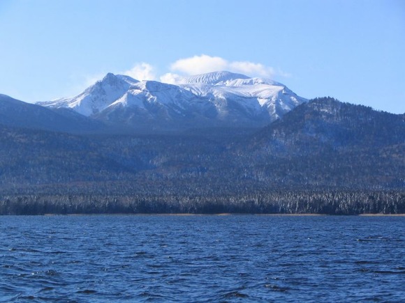 Mt_meakann&lake_akann