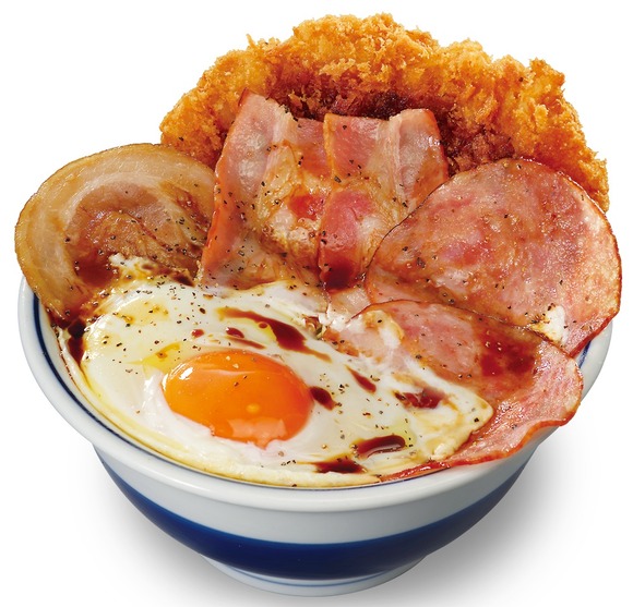 【かつや】“肉だらけ”メニュー登場！ロースカツ×チャーシュー×ベーコン×ソーセージ×目玉焼き「ウルトラエッグカツ丼」