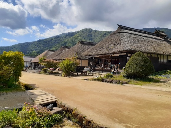 東北に旅行するやつって何目的で行くんやろな