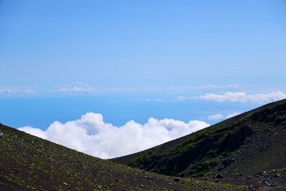 NHKの番組で富士山の小屋番が咥えタバコで弁当の用意してるの映ってたなｗ