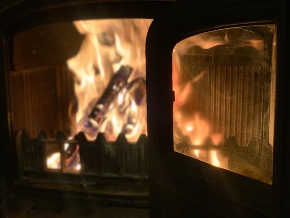 【薪ストーブ】パイプガード、耐熱グローブ、薪掴むトング、マッチの他に必要なものって何かある？