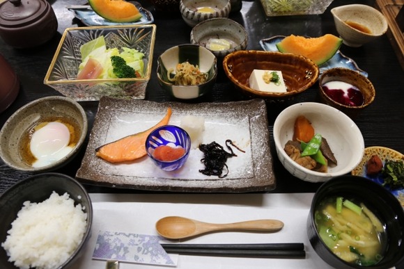 ワイくん、ホテルのバイキングで優雅な朝食を堪能してしまうｗｗｗｗｗｗｗ