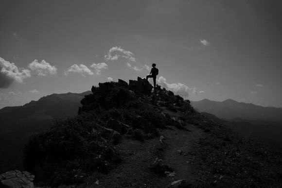 足幅がかなり細くて幅狭の登山靴を履いてもまだ隙間できてしまう・・・
