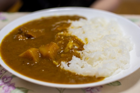 サービスエリアのご飯高すぎない？