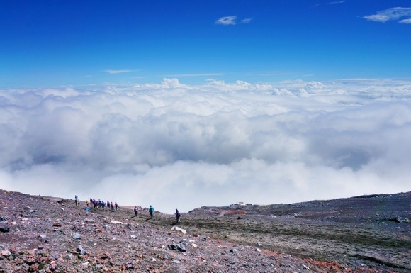 【富士山】山小屋に一泊して安全登山しましょうって呼びかけるのはいいが全然予約できねーじゃんかよ