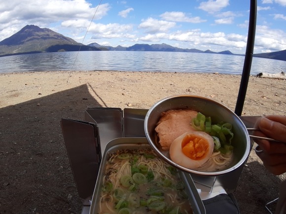 「キャンプで食べたい」と思う袋麺ブランドランキング！第2位は「チキンラーメン」、1位は？