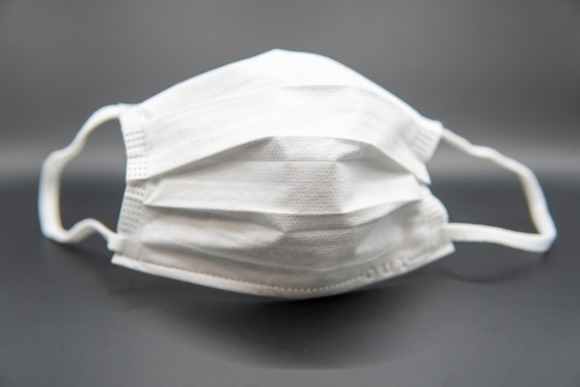 ワイホテルマン、5月8日以降もマスク付けて接客する模様