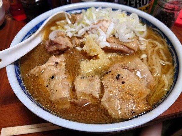 【画像】適当に豚骨鶏醤油ラーメン作った