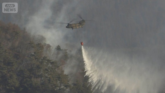 【山梨の山火事】7日目も空と陸から消火活動　“強風と乾燥”で燃え広がる