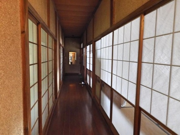 古民家民ワイ、トイレに行こうと思うも廊下が怖くて行けない