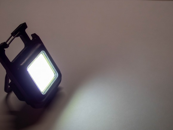 ダイソーの「COBライト（330円）」がコスパ最高と話題に