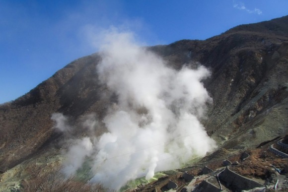 【火山】日本の火山観測は「世界トップレベル」なんと、10キロの棒が1ミリ傾くレベルを測れる…それでも「富士山噴火の予知は至難の業」